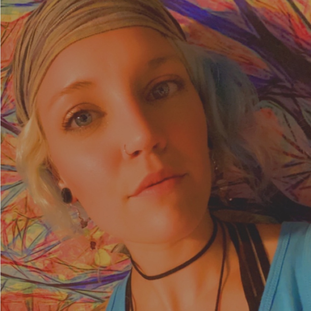 Meet your Posher, Cassandra